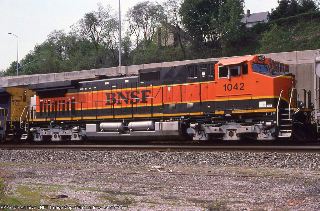 BNSF 1042
